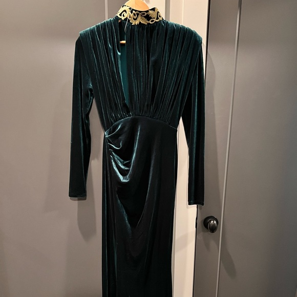 Green velvet gown floor length (for some) - Picture 1 of 6
